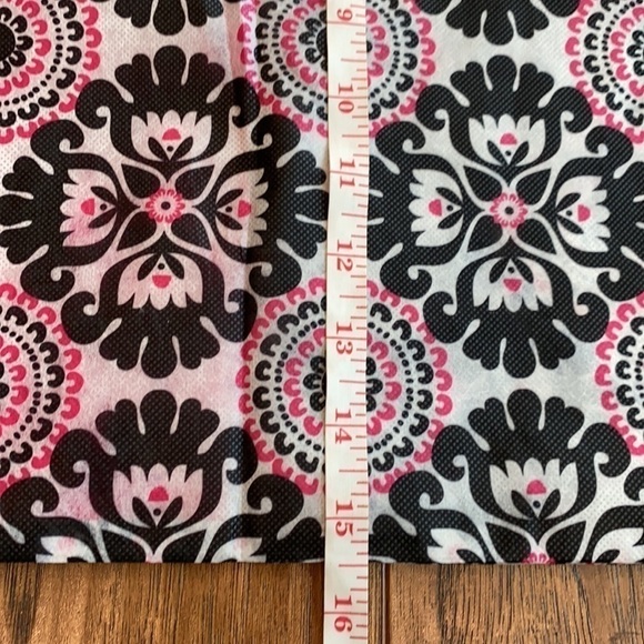 Thirty One Timeless Memory Pouch pink pop medallion NEW - Picture 3 of 8